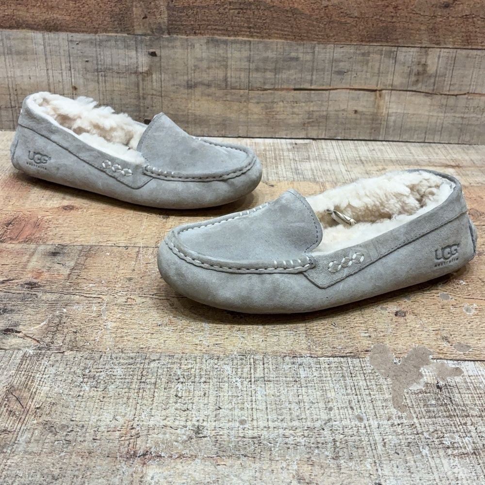 UGG 3312 Slippers Womens Size 6 37 Gray Suede Shearling Lined Moccasin Shoes